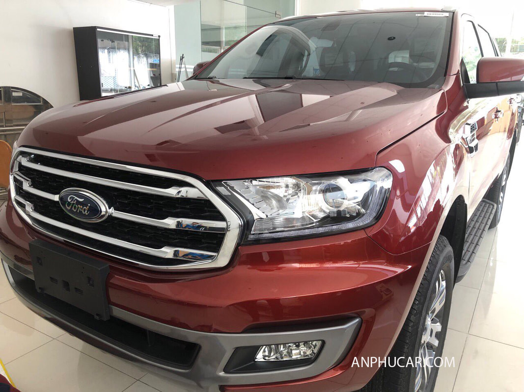 Đầu xe Ford Everest 2019 màu đỏ